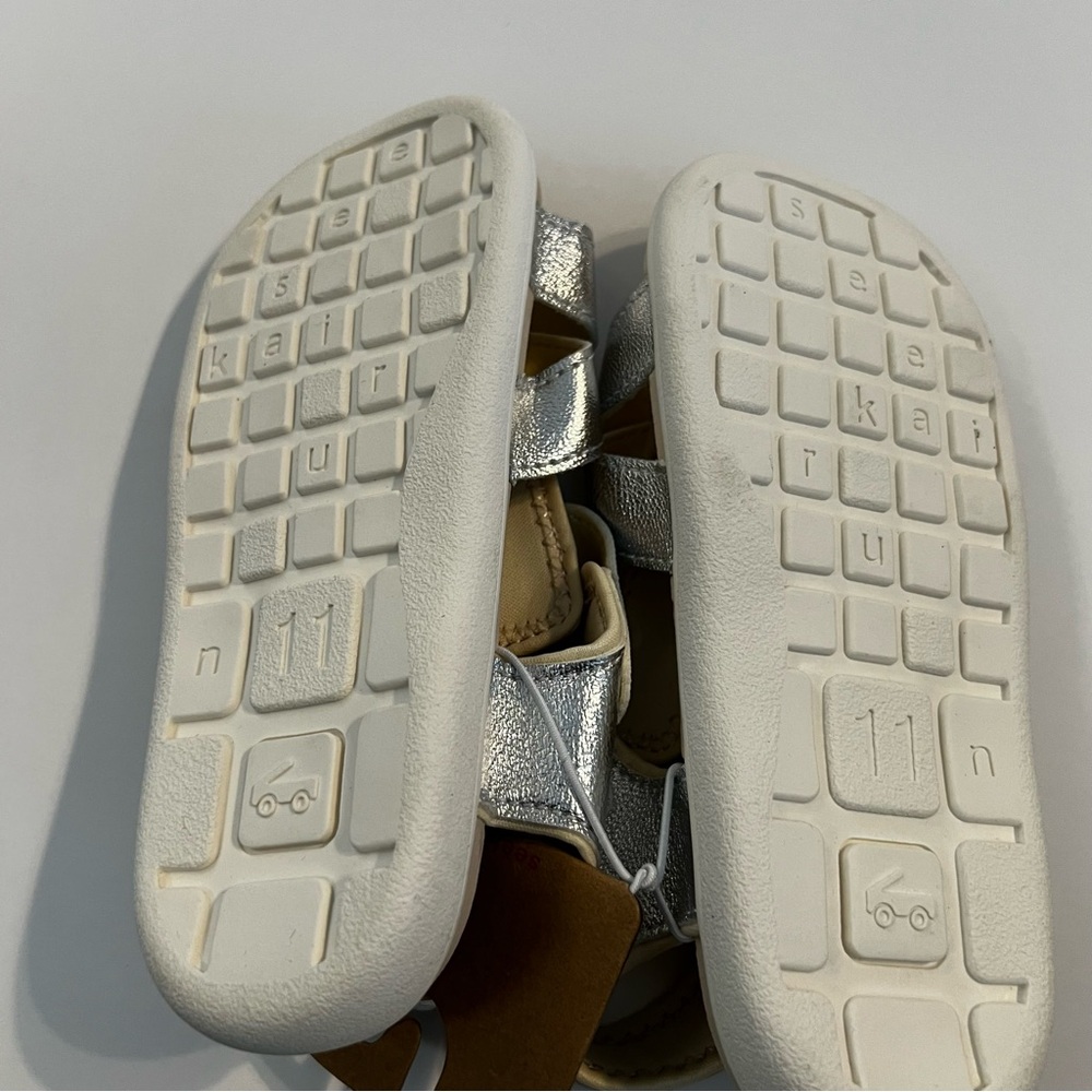 3/$30 NWT Girls See Kai Run Silver Metallic Sandals - Picture 4 of 5